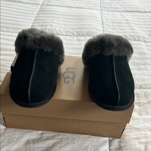 UGG Black women’s Slippers